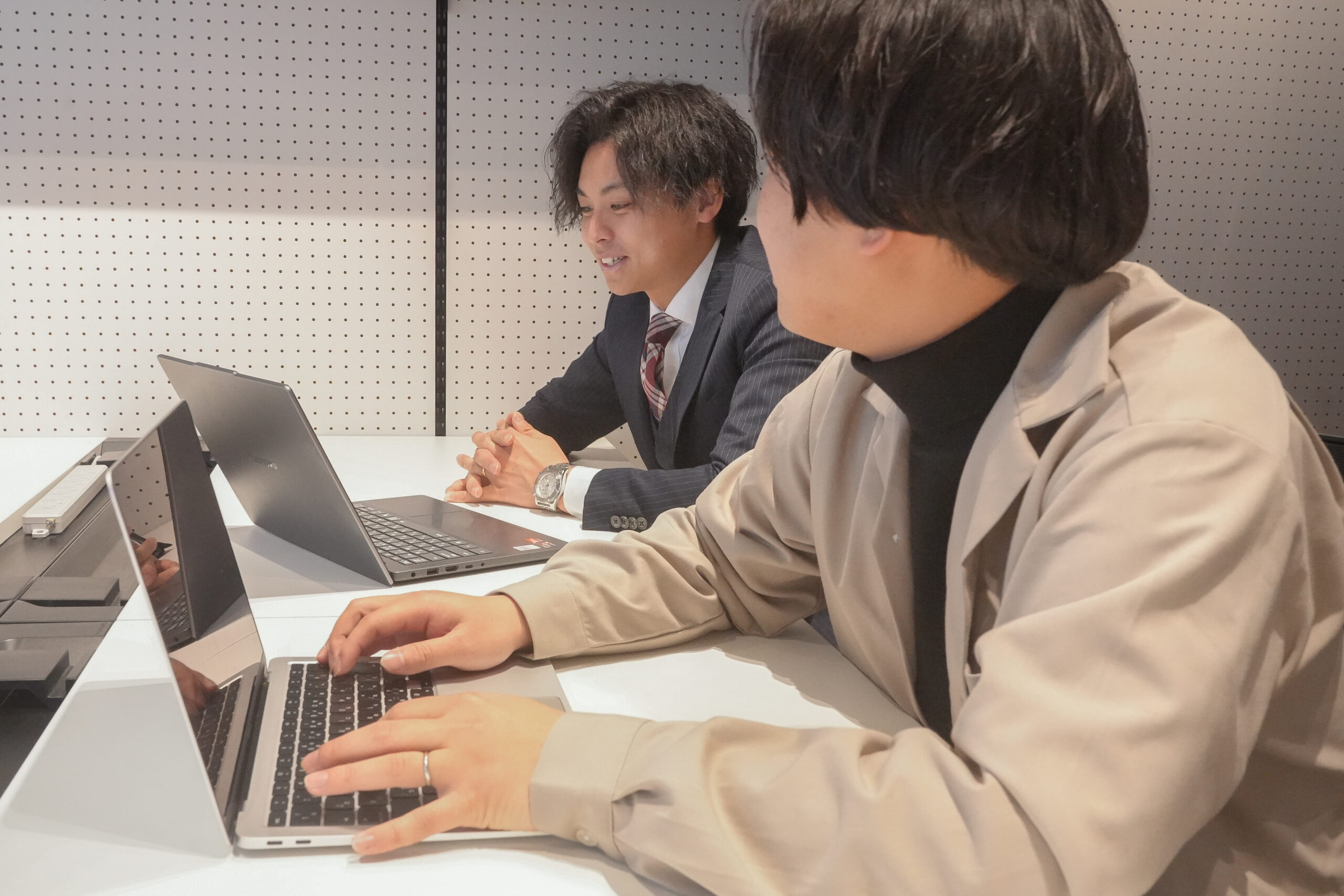 コミュニケーションを取るTGC社員